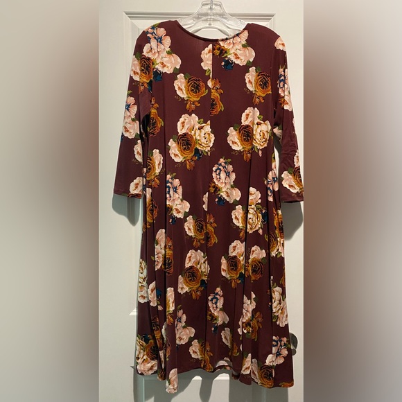 Women’s stretchy floral swing dress. Knee length. Size L. Like new condition! - Picture 3 of 3